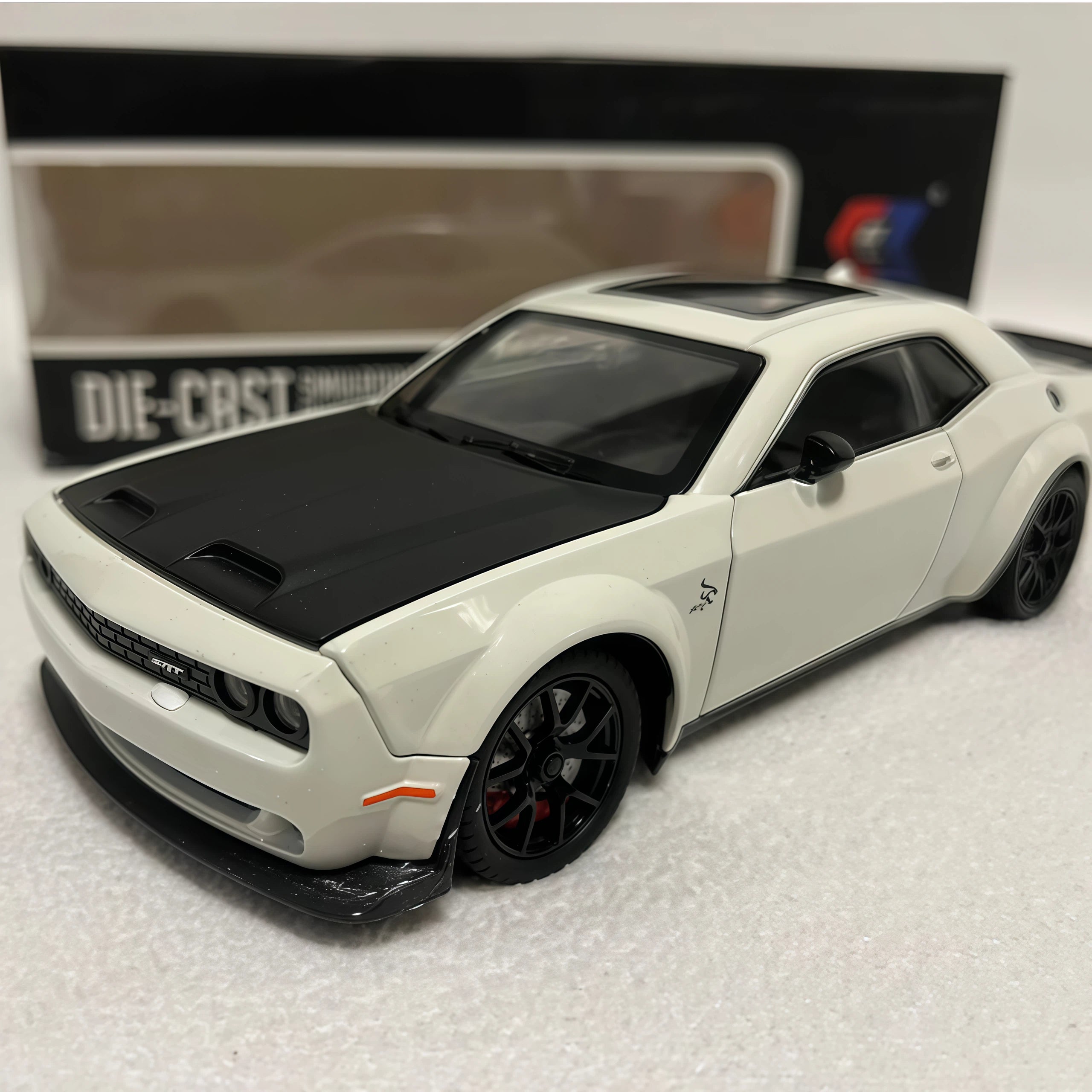 1:24 Cool Black Alloy Toy Car Model