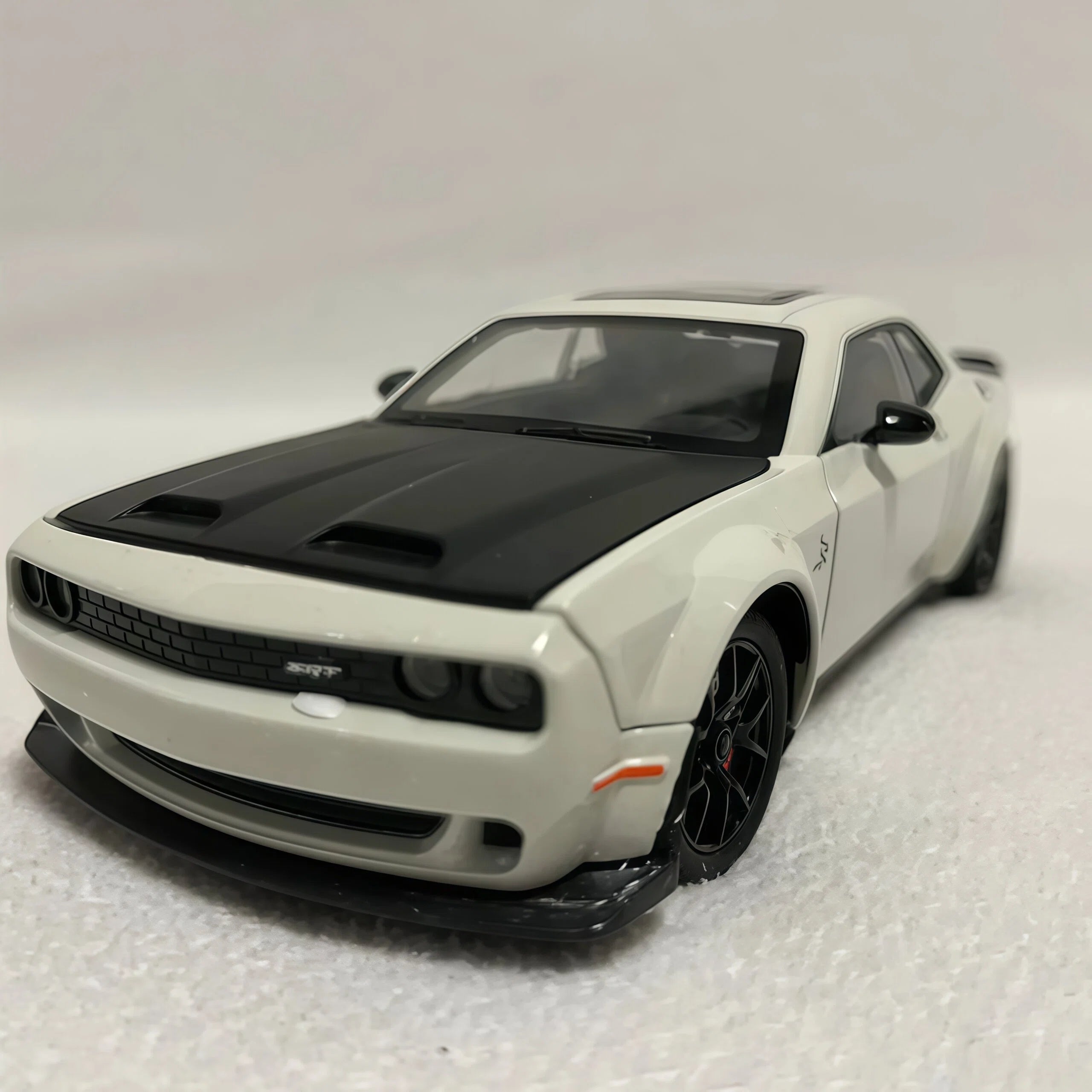 1:24 Cool Black Alloy Toy Car Model