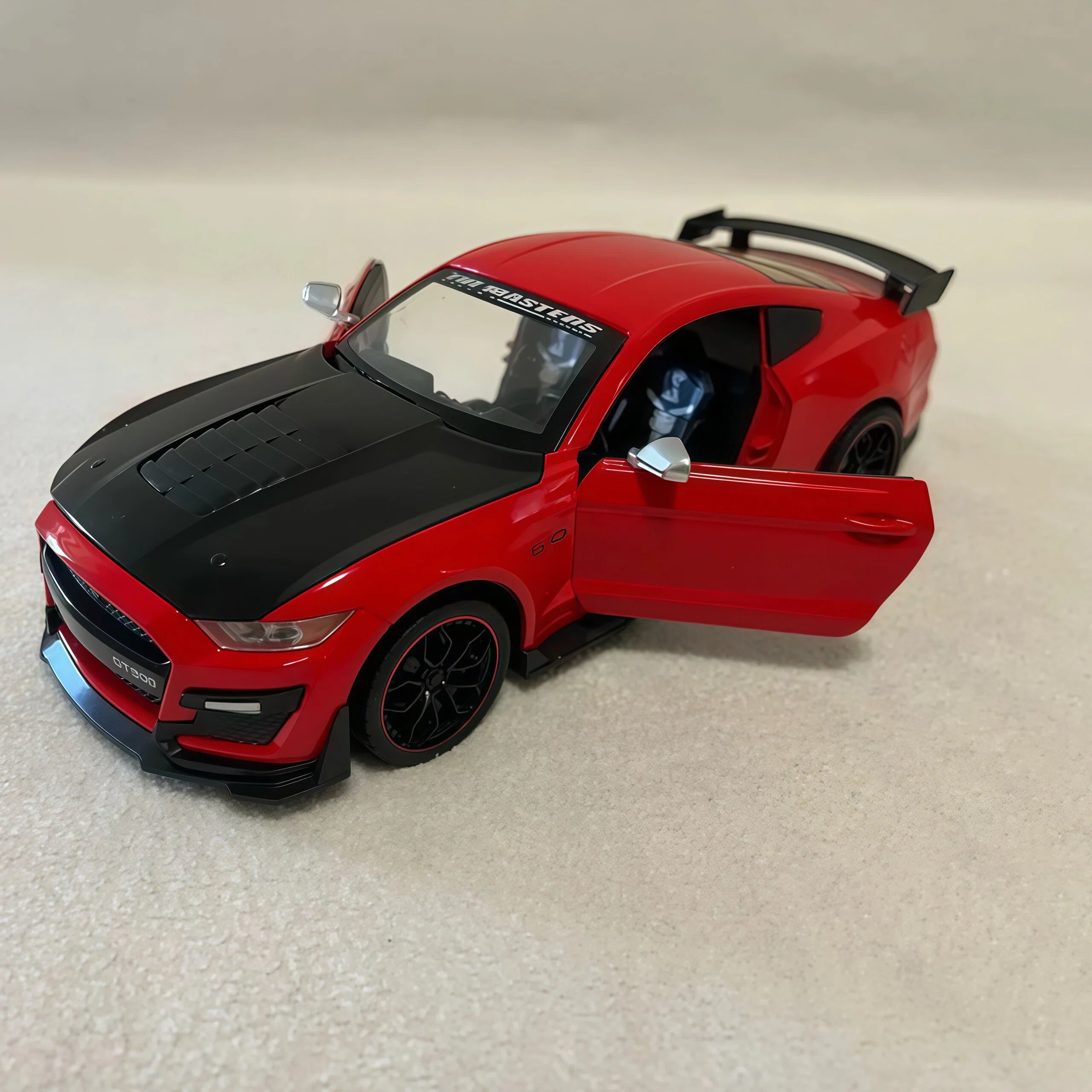 1:24 Scale Die-cast Sports Car Model