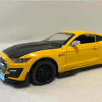 1:24 Scale Die-cast Sports Car Model